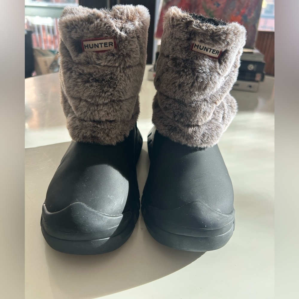 Hunter Youth Intrepid Snow Boot w/Faux Fur Sz B1 G2 . Fashionable & Functional